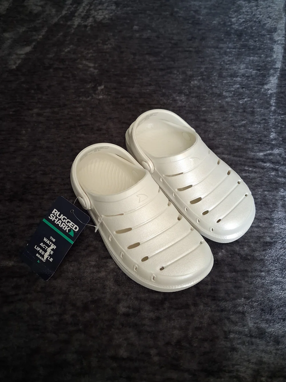 NWT Rugged Shark Pearly White Slip On Clog Shoes Girls Size 11